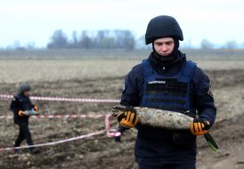 Проведення робіт з розмінування місцевості в Київській області