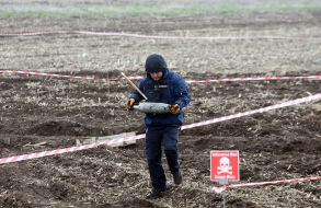 Проведення робіт з розмінування місцевості в Київській області