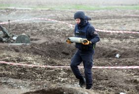 Проведення робіт з розмінування місцевості в Київській області