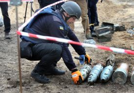 Проведення робіт з розмінування місцевості в Київській області