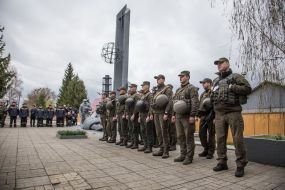 Ukrainian servicemen