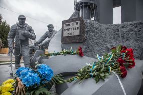 Laying flowers at the monument to "Those who saved the world" in Chernobyl