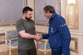 Volodymyr Zelenskyy and  Raphael Mariano Grossi