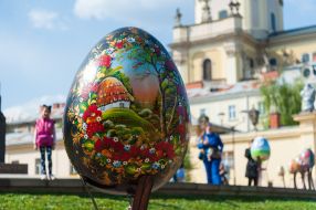 Exhibition of giant Easter eggs that survived the shelling of Kyiv