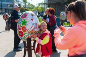 Exhibition of giant Easter eggs that survived the shelling of Kyiv