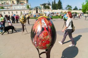 Exhibition of giant Easter eggs that survived the shelling of Kyiv