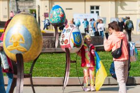Exhibition of giant Easter eggs that survived the shelling of Kyiv