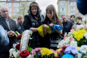 Farewell ceremony with fallen soldiers