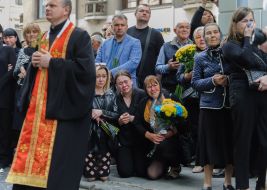 Farewell ceremony with fallen soldiers