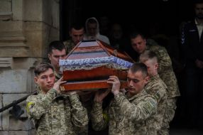 Farewell ceremony with fallen soldiers