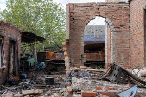 Artillery tractor of the Russian occupiers in the yard of one of the houses in the village of Mala Rogan