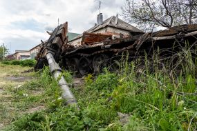 A tank of the Russian occupiers was blown up on one of the streets of the village of Mala Rohan