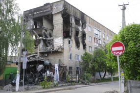 Разрушенный жилой дом в Гостомеле