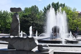 Фонтан життя у Запоріжжі
