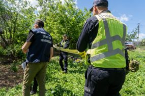 Experts are conducting investigative actions during the exhumation of the body of a murdered resident of the village of Koropove