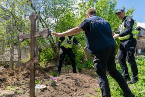 Experts are conducting investigative actions during the exhumation of the body of a murdered resident of the village of Koropove