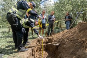 Experts are conducting investigative actions during the exhumation of the body of a murdered resident of the village of Koropove