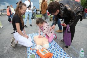Defibrillator training in Lviv