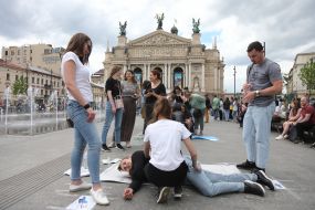 Defibrillator training in Lviv