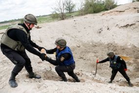 Sappers detonate unexploded ordnance in Borodyanka