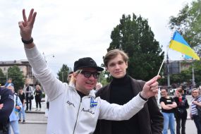 A man with the flag of Ukraine during the launch of the "Fountain of Life"