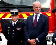 Etienne de Poncins, Sebastien Dorden