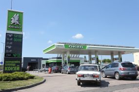 Очередь из автомобилей на заправке во Львовской области