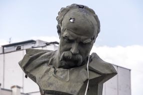 Розстріляний пам'ятник Тарасу Шевченку у Бородянці