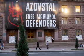 Banner with the inscription "Azovstal. Free Mariupol defenders"