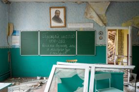 The school in the village of Kukhari was destroyed as a result of airstrikes by the Russian occupiers