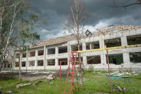 The school in the village of Kukhari was destroyed as a result of airstrikes by the Russian occupiers