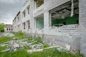 The school in the village of Kukhari was destroyed as a result of airstrikes by the Russian occupiers