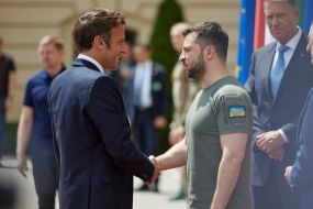 Volodymyr Zelenskyy and Emmanuel Macron
