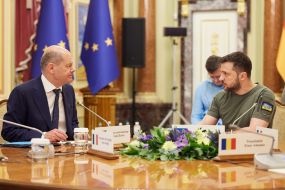 Volodymyr Zelenskyy and Olaf Scholz