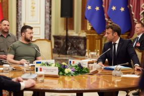 Volodymyr Zelenskyy and Emmanuel Macron