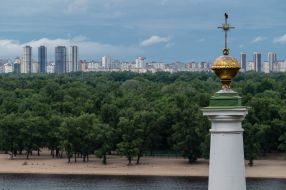 Колона Магдебургского права и вид на левый берег в Киеве