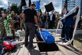 Прощание с командиром батальона "Карпатська січ" Олегом Куциным в Киеве