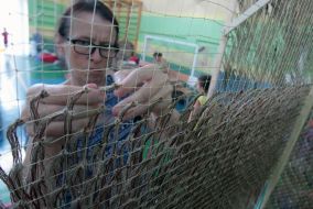 Kyiv volunteers make camouflage nets and suits for the Armed Forces