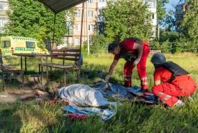 Тіла вбитих під час обстрілу людей