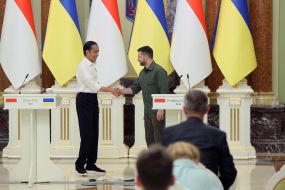 Volodymyr Zelenskyy and Joko Vidodo