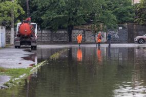 Затопленная после ливня дорога в Одессе