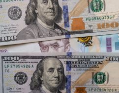 Banknotes with a denomination of 100 dollars