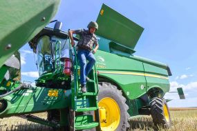 Combiner mechanic in body armor and helmet