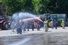 Rescuers  carry out preventive work with farmers