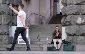 Street musician in the center of Kyiv