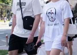 Girl in a T-shirt with a picture of Putin