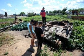 Cabbage around the destroyed tank of the Russian invaders in the vegetable garden in the village of Velyka Dymerka
