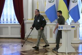 Volodymyr  Zelenskiy, Alejandro Giammattei Falla