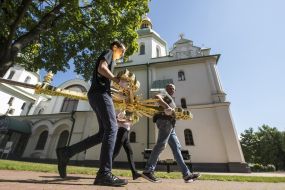 New cross for the dome of St. Sophia Cathedral in Kyiv