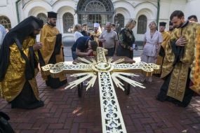New cross for the dome of St. Sophia Cathedral in Kyiv
